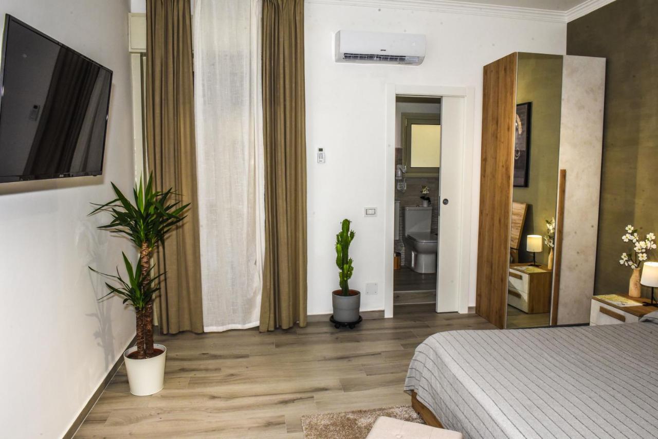 La Via Di Mezzo Apartment Catania Bagian luar foto