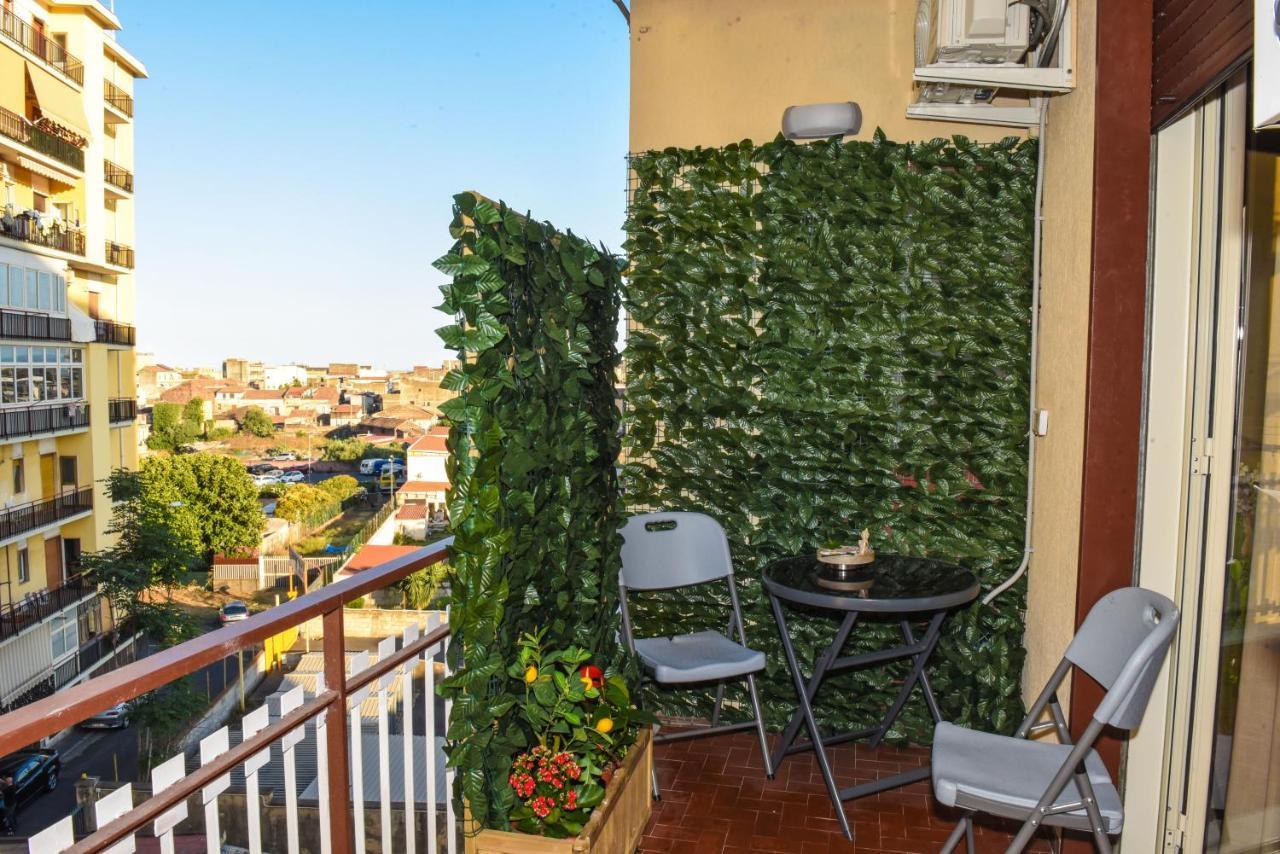 La Via Di Mezzo Apartment Catania Bagian luar foto