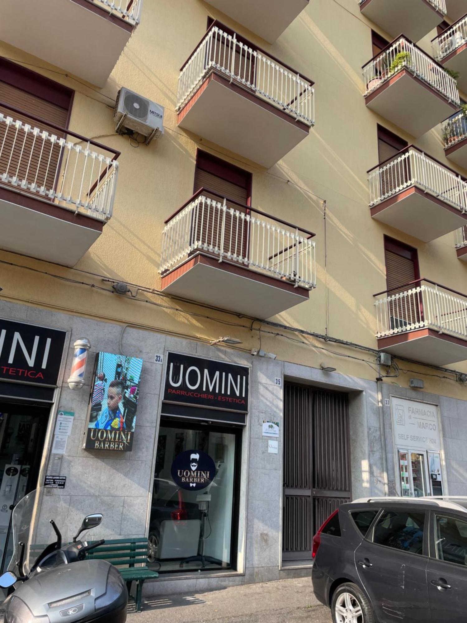 La Via Di Mezzo Apartment Catania Bagian luar foto