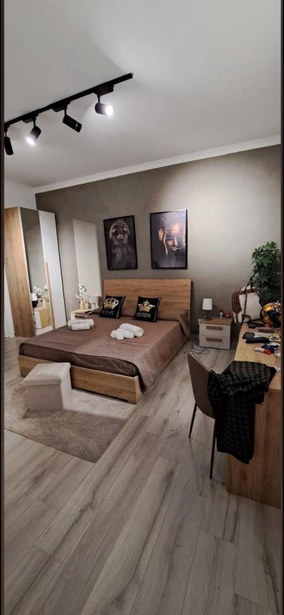 La Via Di Mezzo Apartment Catania Bagian luar foto