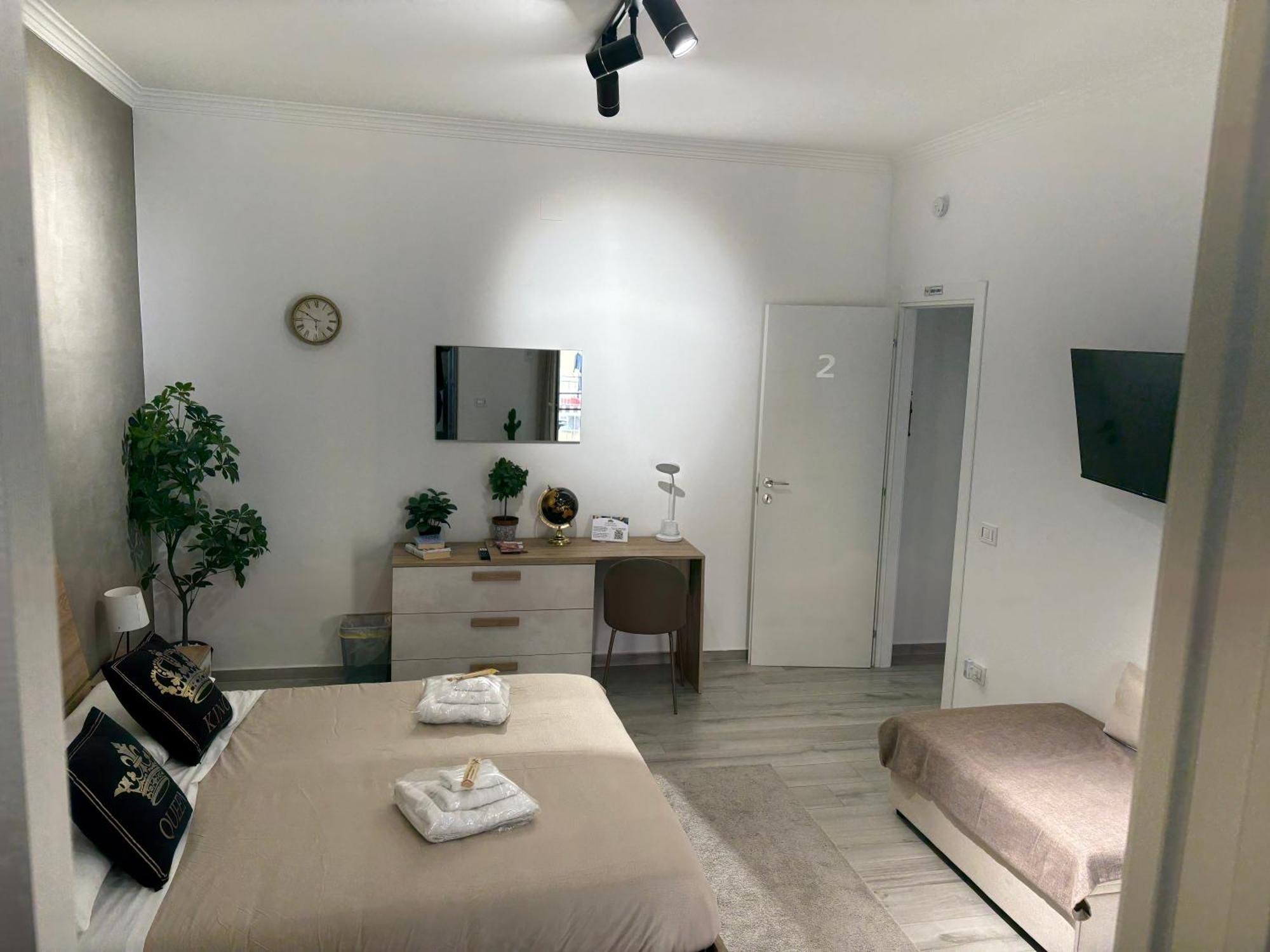 La Via Di Mezzo Apartment Catania Bagian luar foto