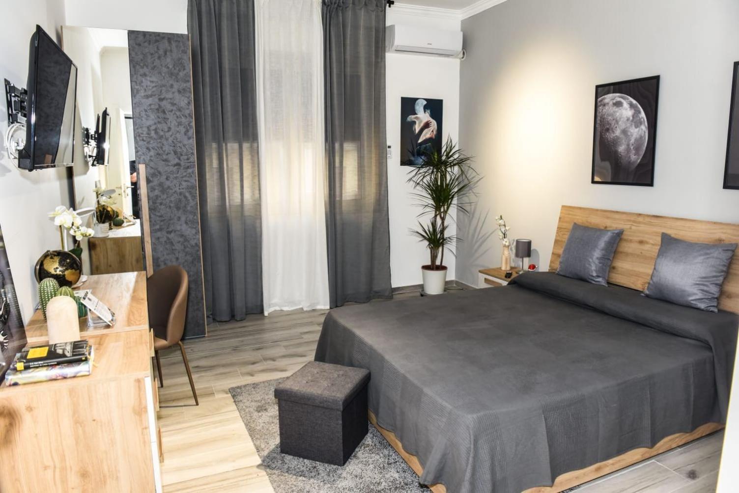La Via Di Mezzo Apartment Catania Bagian luar foto